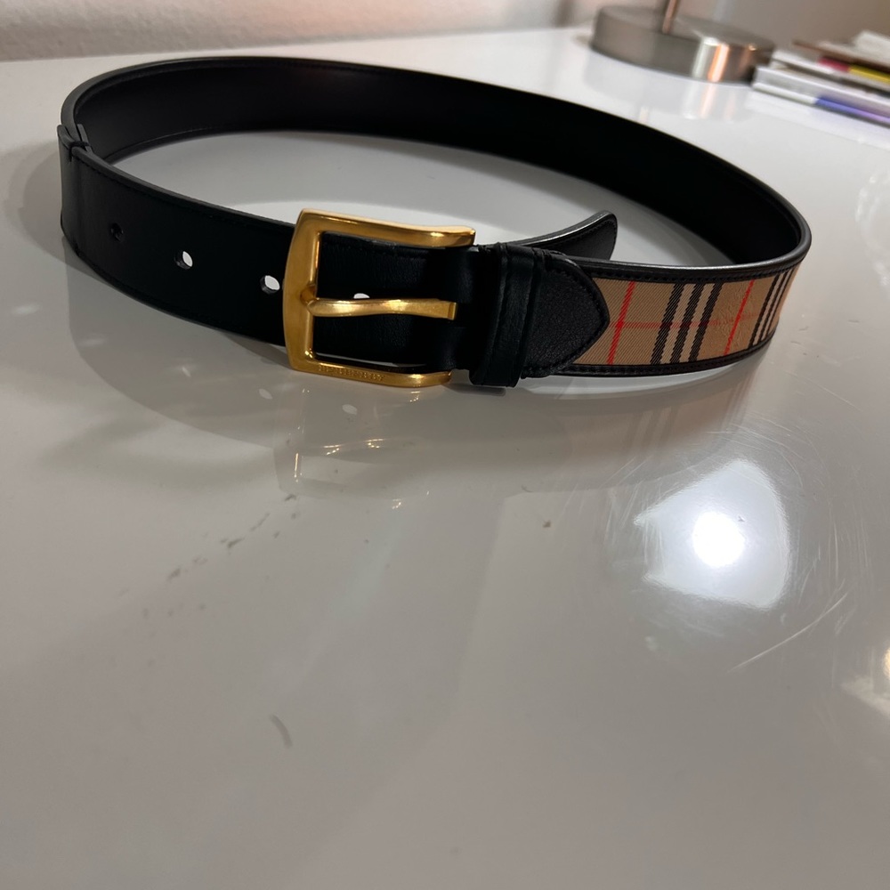 Authentic Mens Burberry belt. Size 32